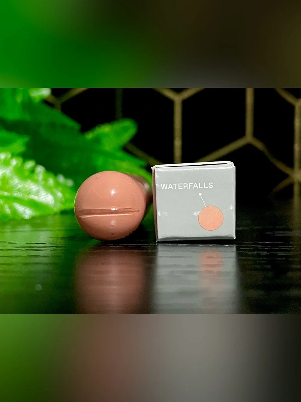 r.e.m. beauty On Your Collar Plumping Lip Gloss – Shade: Waterfalls